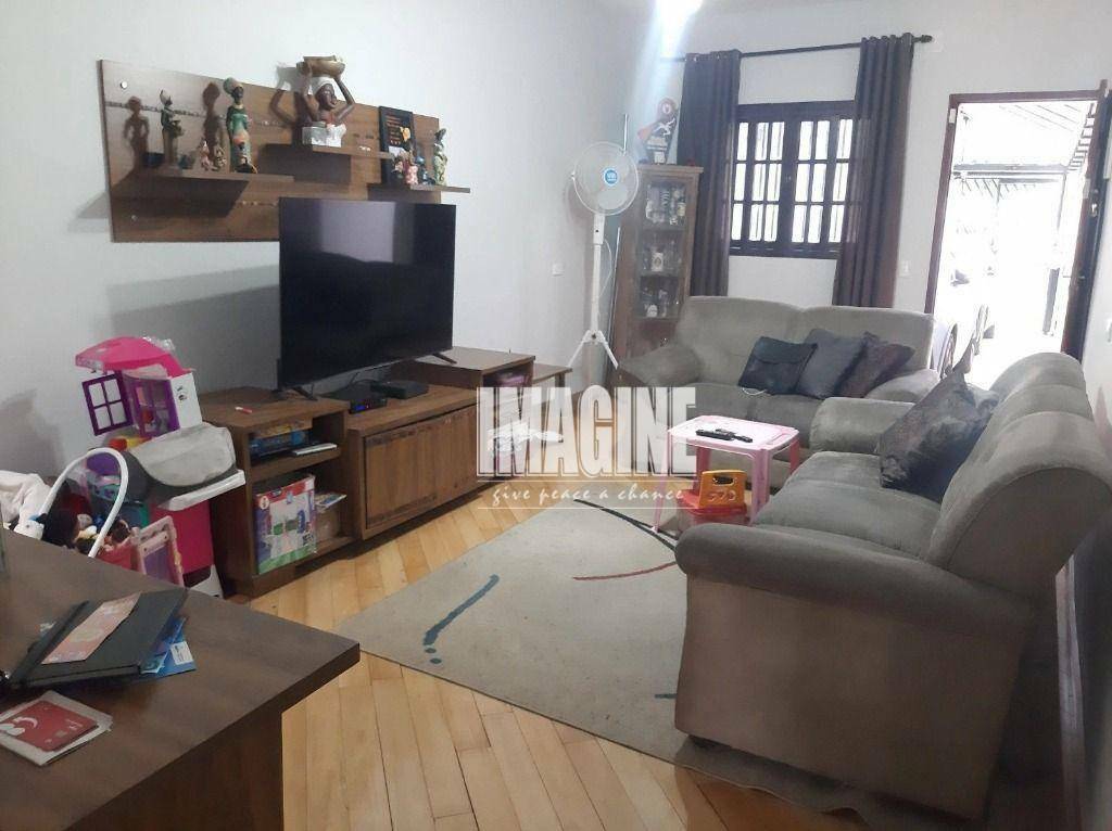 Sobrado à venda com 3 quartos, 120m² - Foto 1