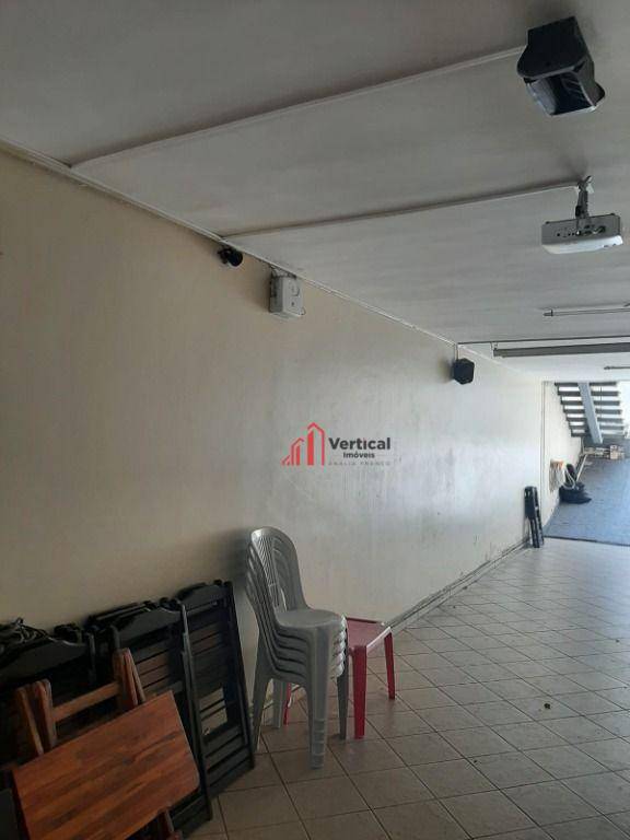 Casa à venda e aluguel com 3 quartos, 180m² - Foto 33