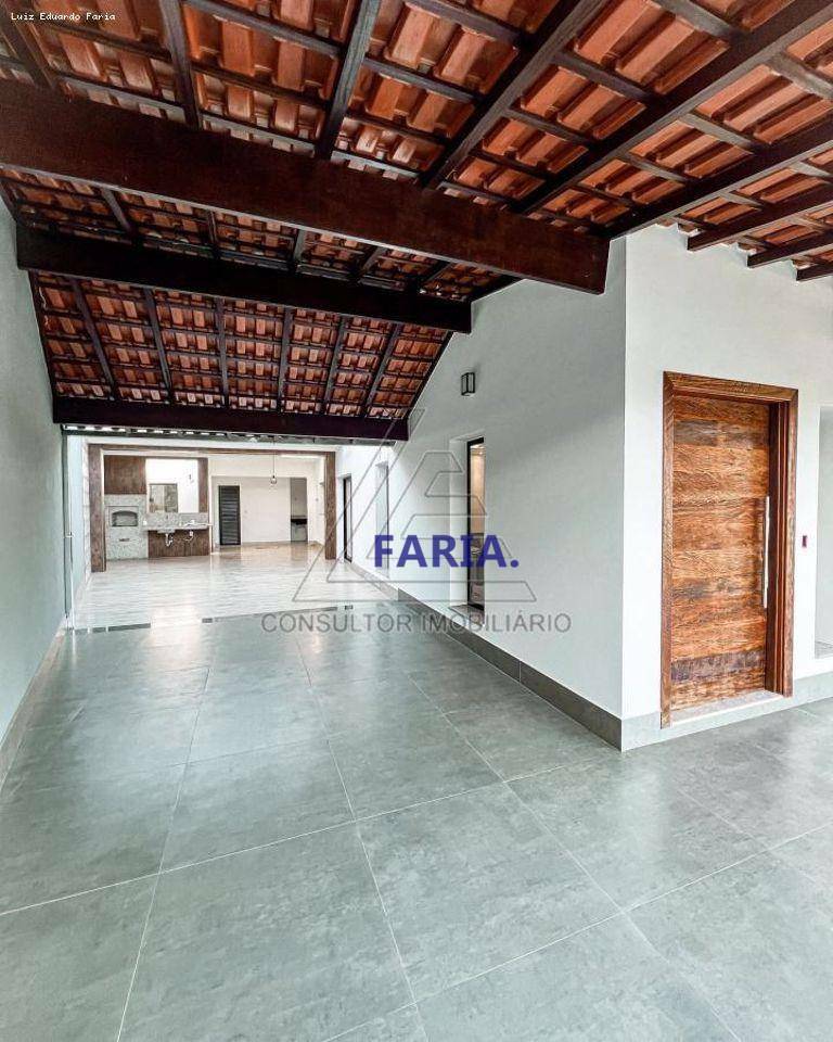 Casa à venda com 3 quartos, 230m² - Foto 2