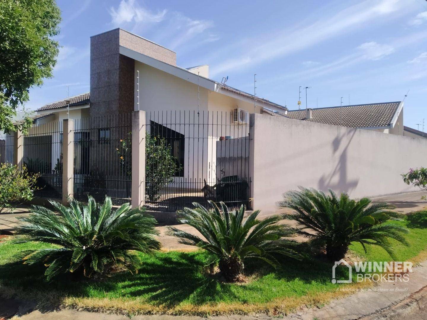 Casa à venda com 4 quartos, 245m² - Foto 1