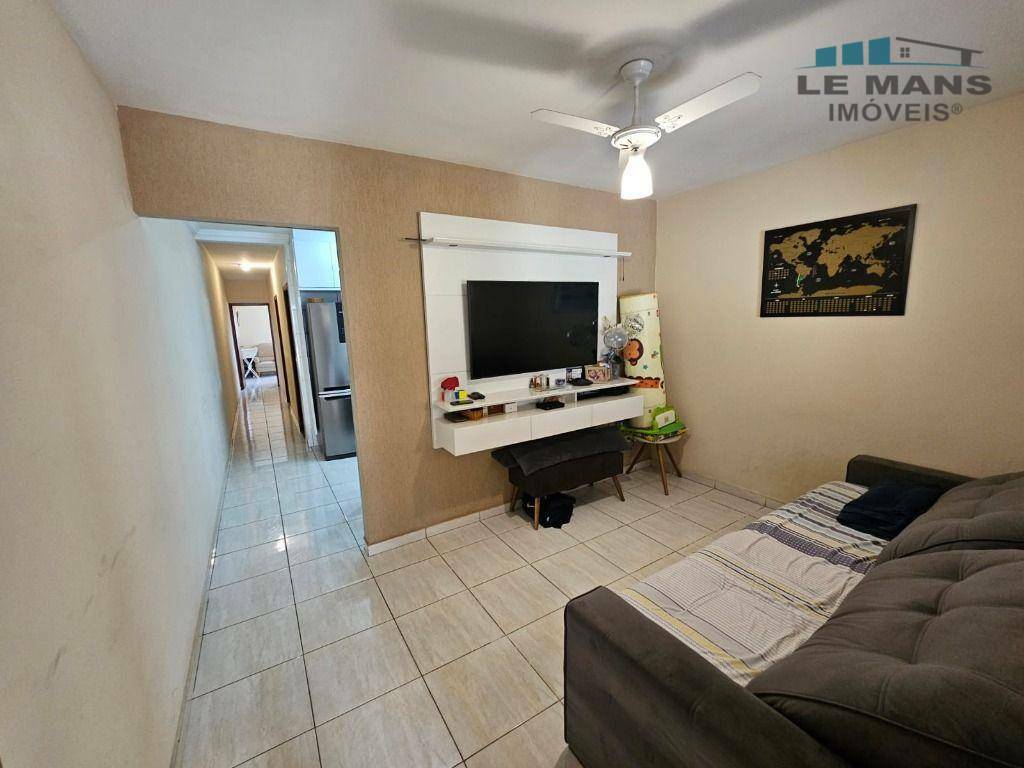 Casa à venda com 2 quartos, 100m² - Foto 1