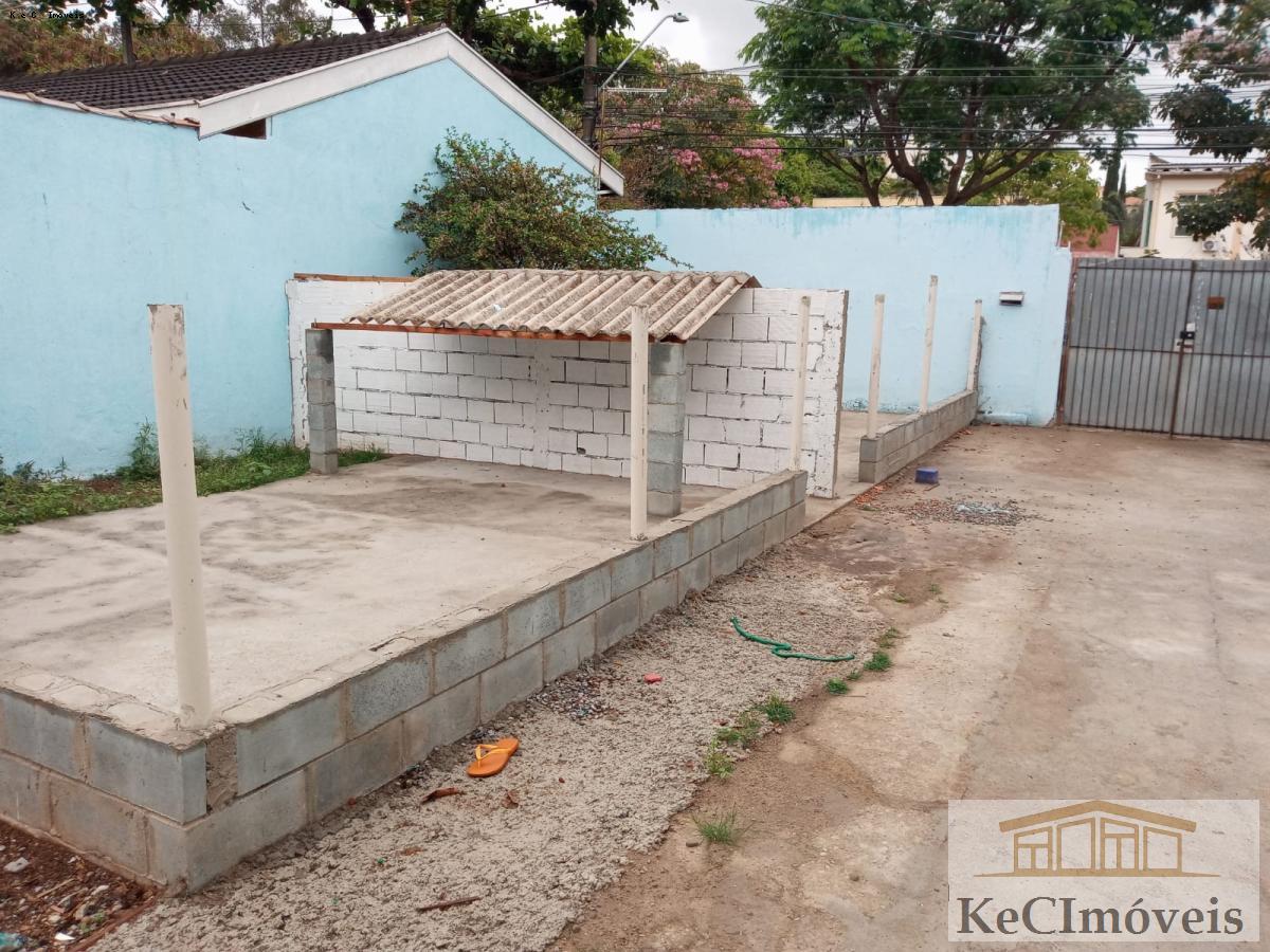 Terreno à venda com 1 quarto, 250m² - Foto 1