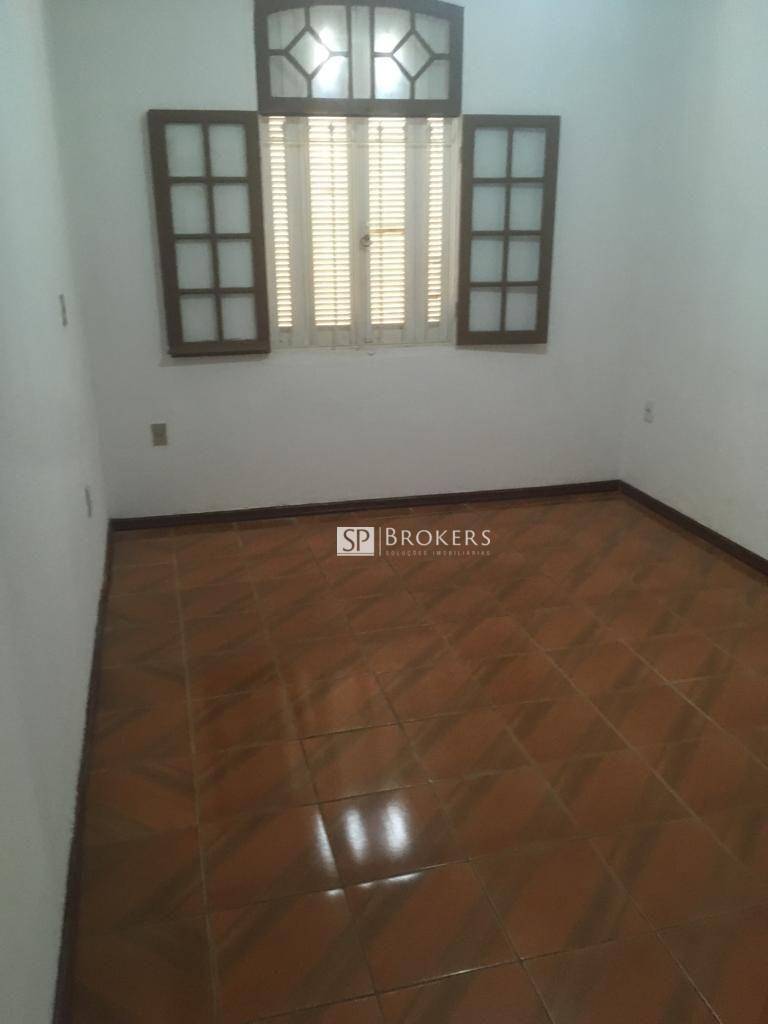 Casa para alugar com 5 quartos, 180m² - Foto 10