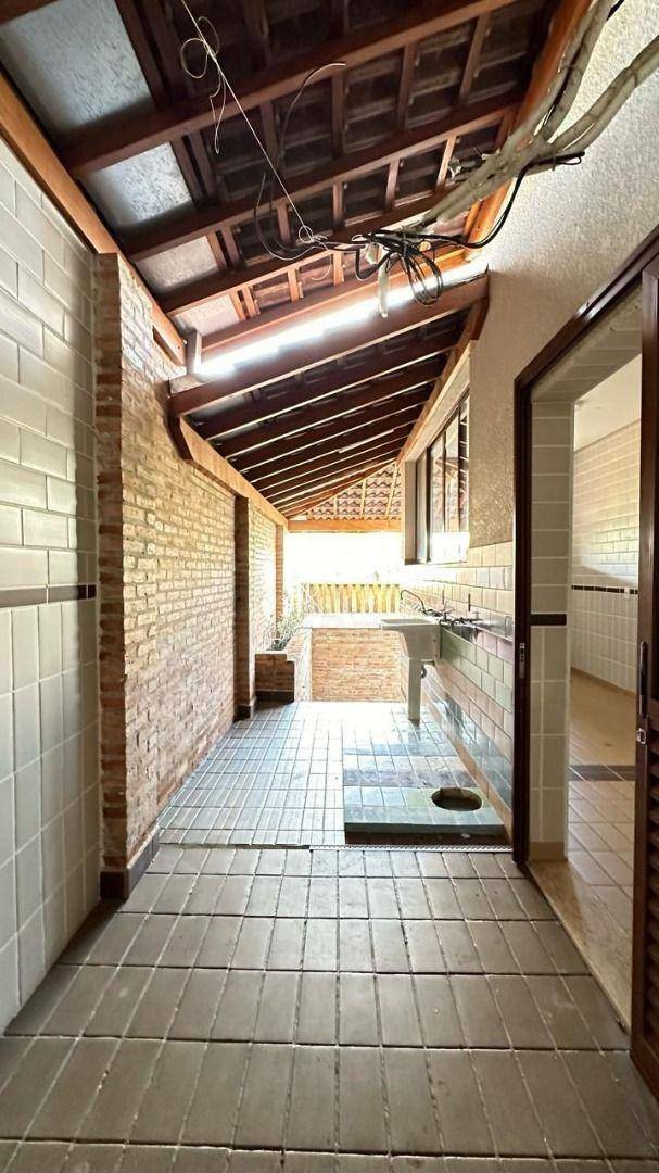 Casa de Condomínio para alugar com 5 quartos, 308m² - Foto 11