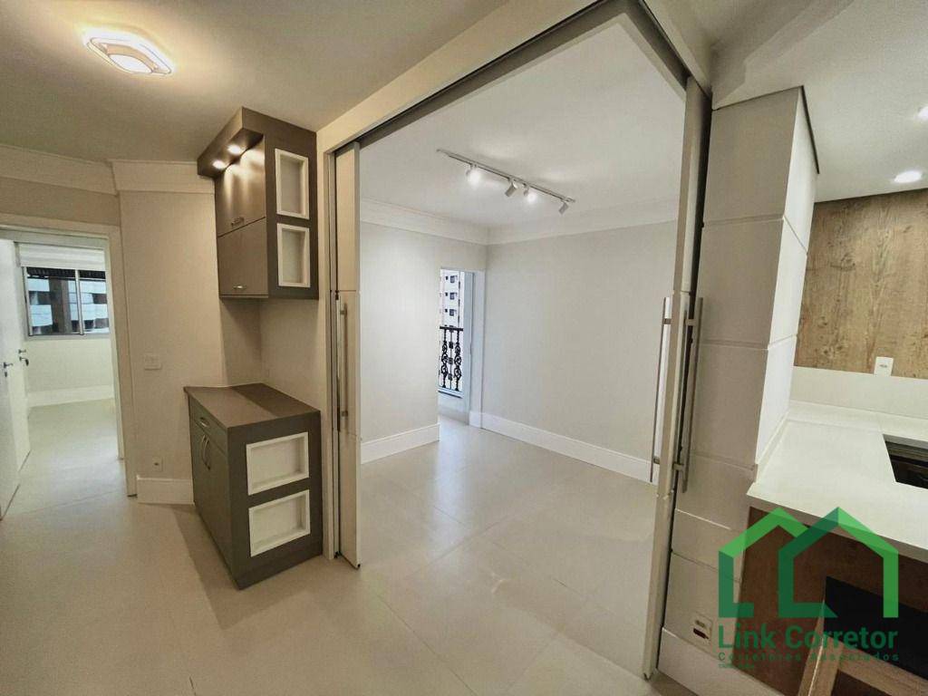 Apartamento para alugar com 2 quartos, 110m² - Foto 13