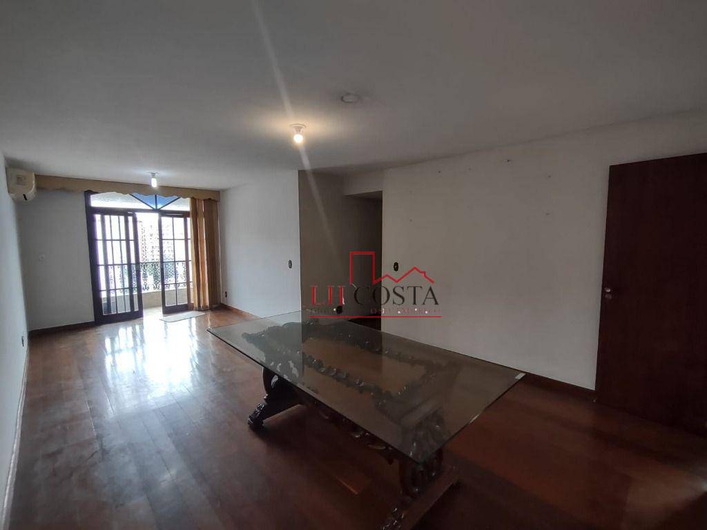 Apartamento à venda com 3 quartos, 140m² - Foto 4