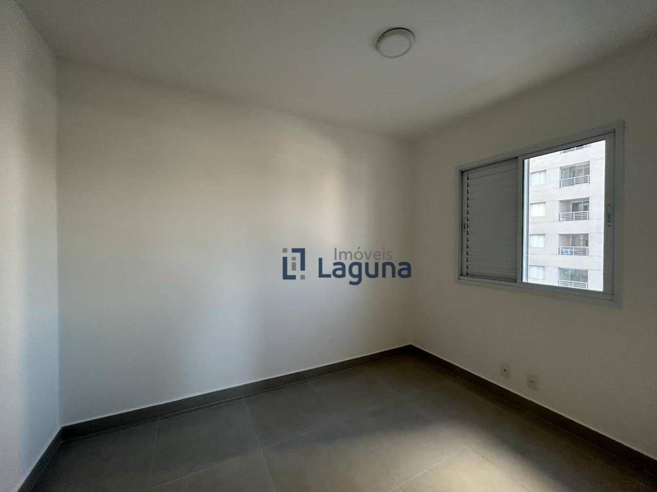 Apartamento para alugar com 3 quartos, 84m² - Foto 17