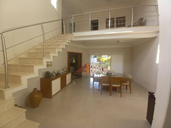 Casa à venda com 3 quartos, 340m² - Foto 3