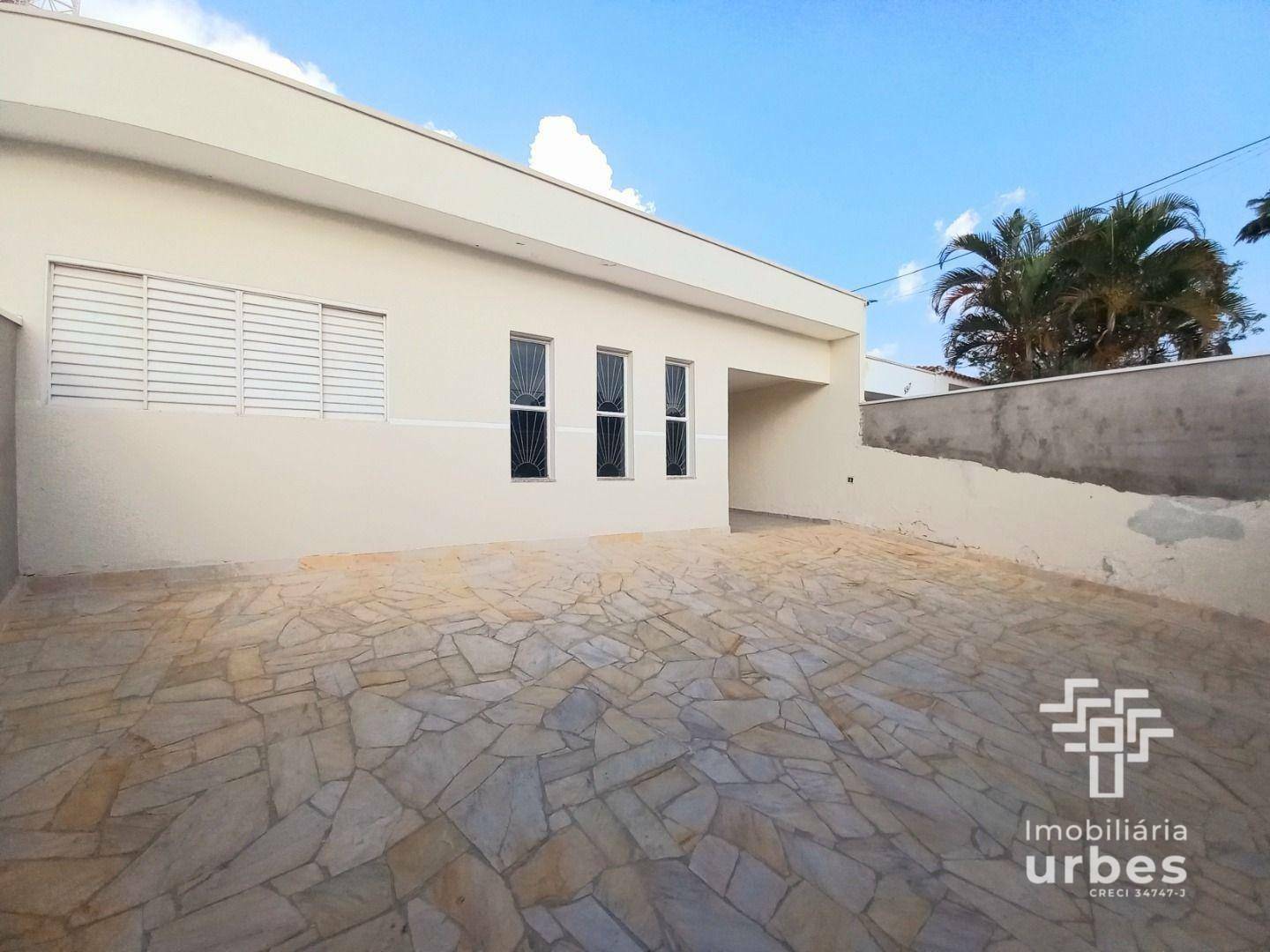 Casa à venda com 3 quartos, 220m² - Foto 2