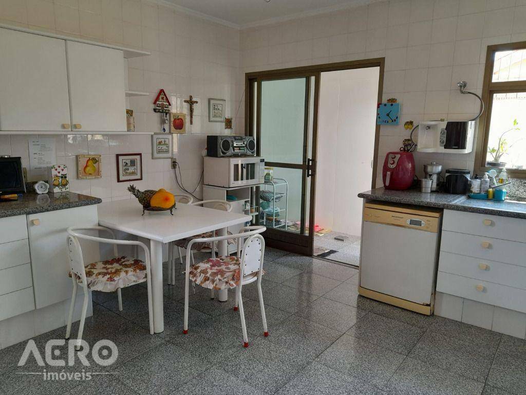 Casa à venda com 4 quartos, 250m² - Foto 19