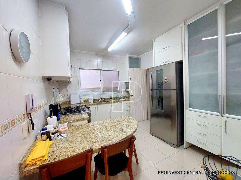 Casa de Condomínio para alugar com 3 quartos, 200m² - Foto 13