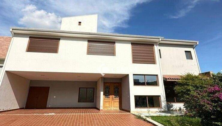 Casa de Condomínio à venda com 5 quartos, 308m² - Foto 1