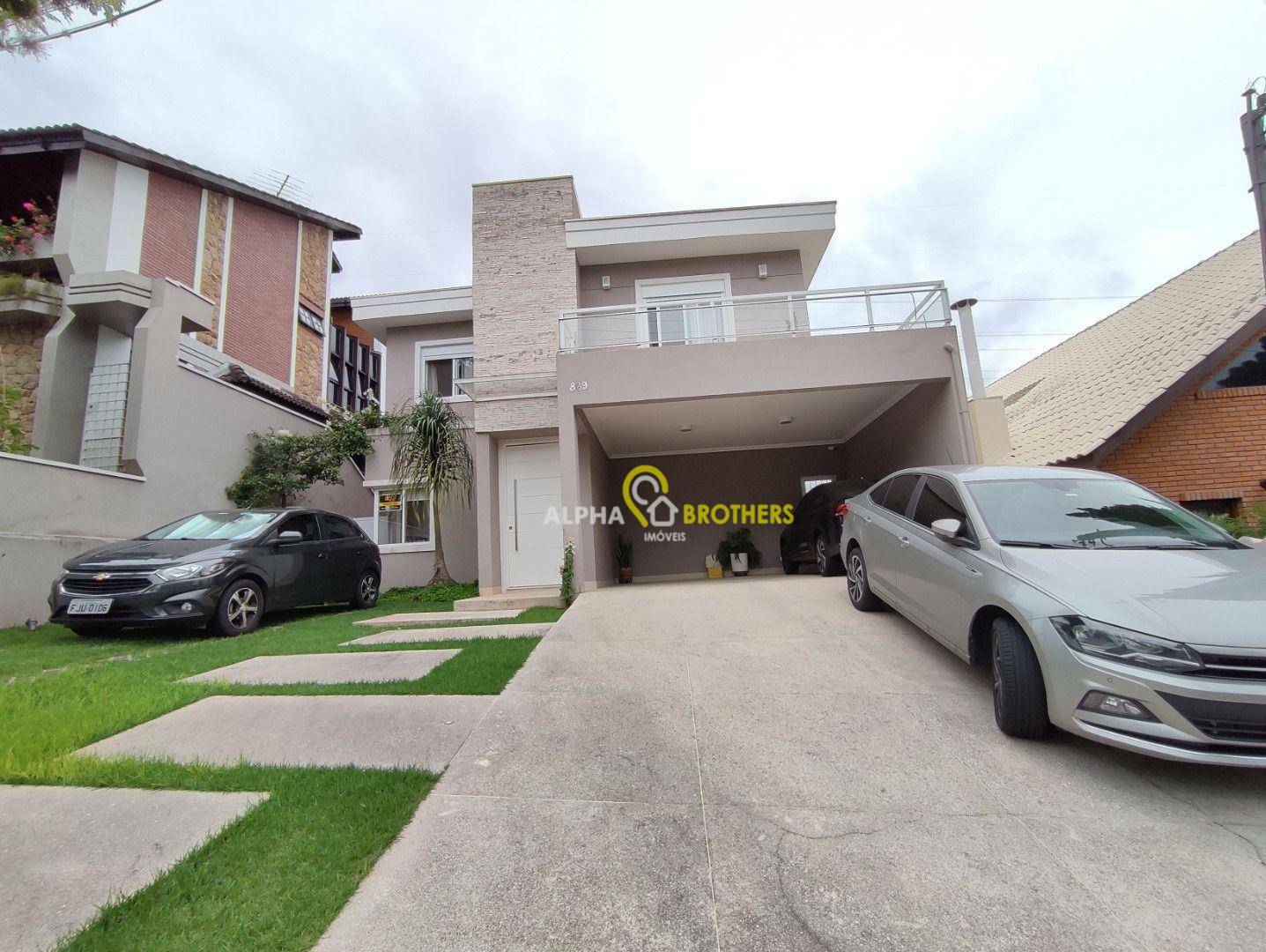 Casa de Condomínio à venda com 4 quartos, 300m² - Foto 1