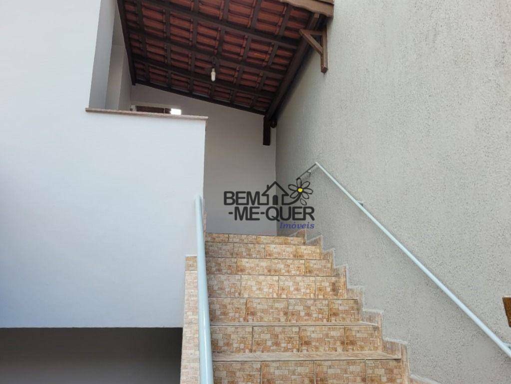 Casa à venda com 4 quartos, 136m² - Foto 2