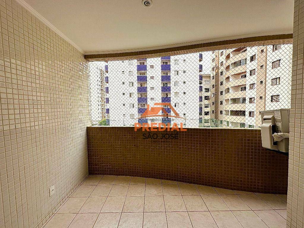 Apartamento à venda com 3 quartos, 108m² - Foto 4