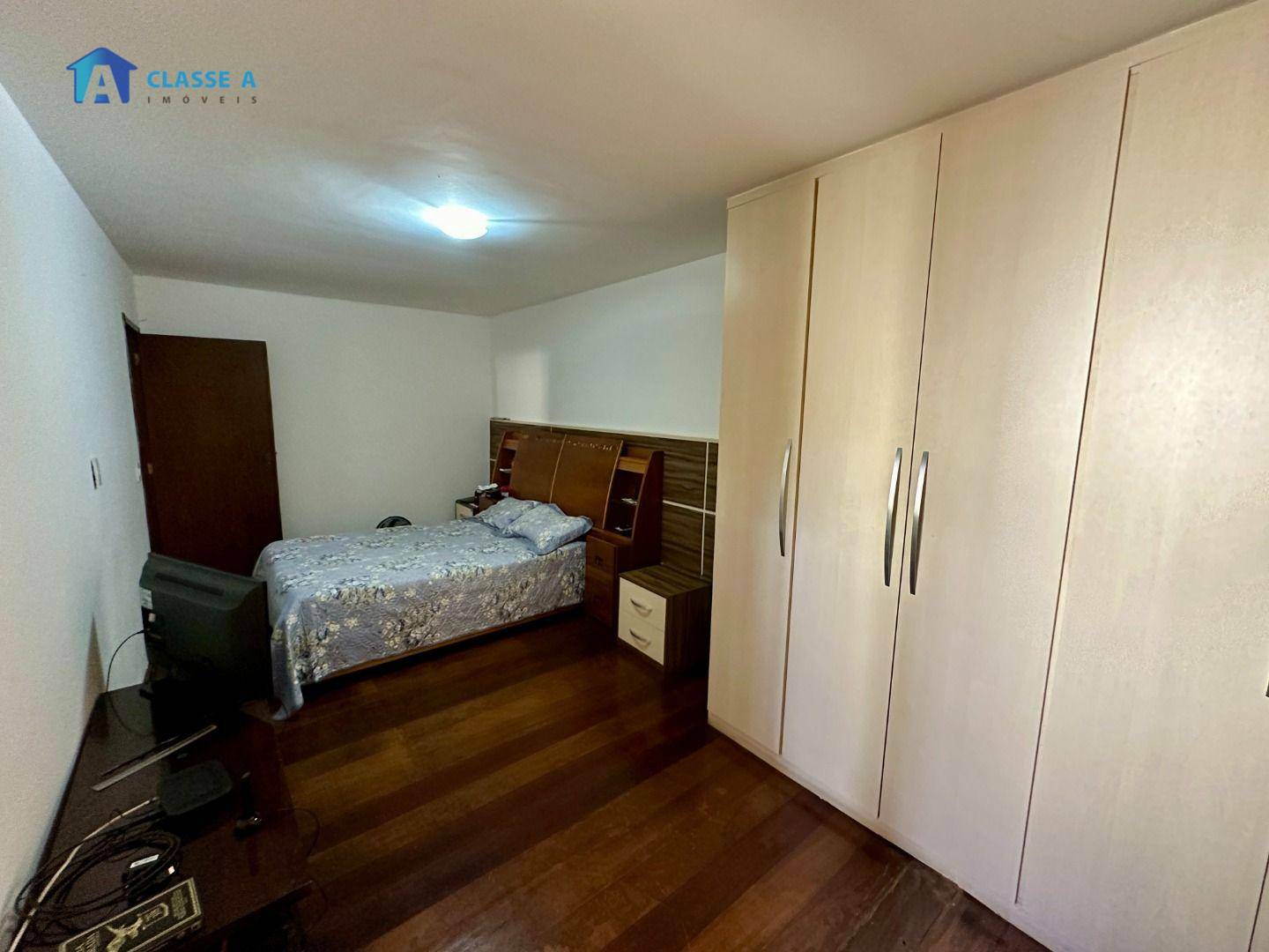 Casa à venda com 3 quartos, 234m² - Foto 9