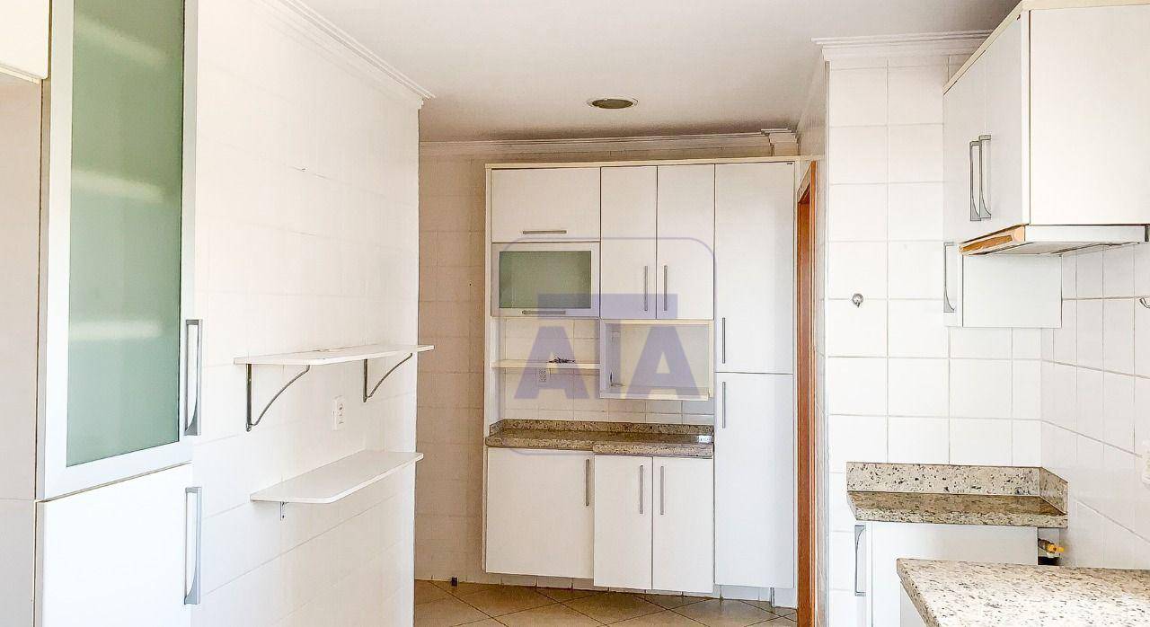 Apartamento à venda com 3 quartos, 170m² - Foto 5