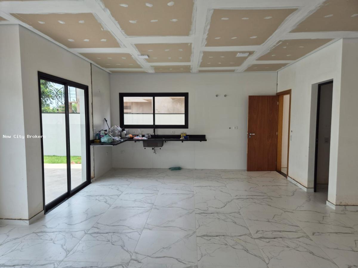 Sobrado à venda com 3 quartos, 300m² - Foto 2