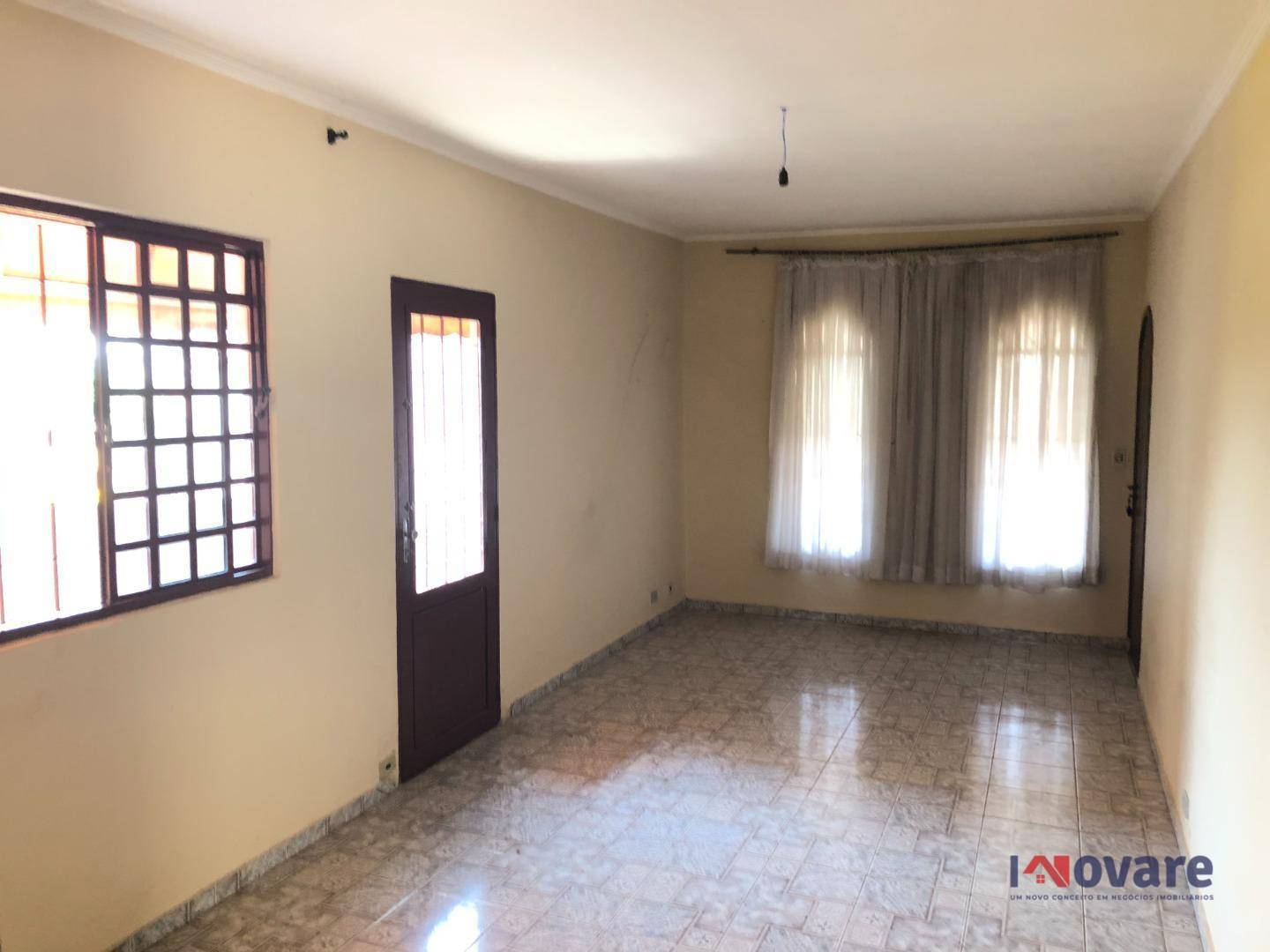 Casa à venda com 3 quartos, 180m² - Foto 1