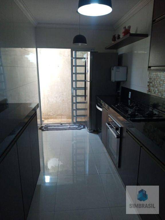 Casa à venda com 3 quartos, 120m² - Foto 2