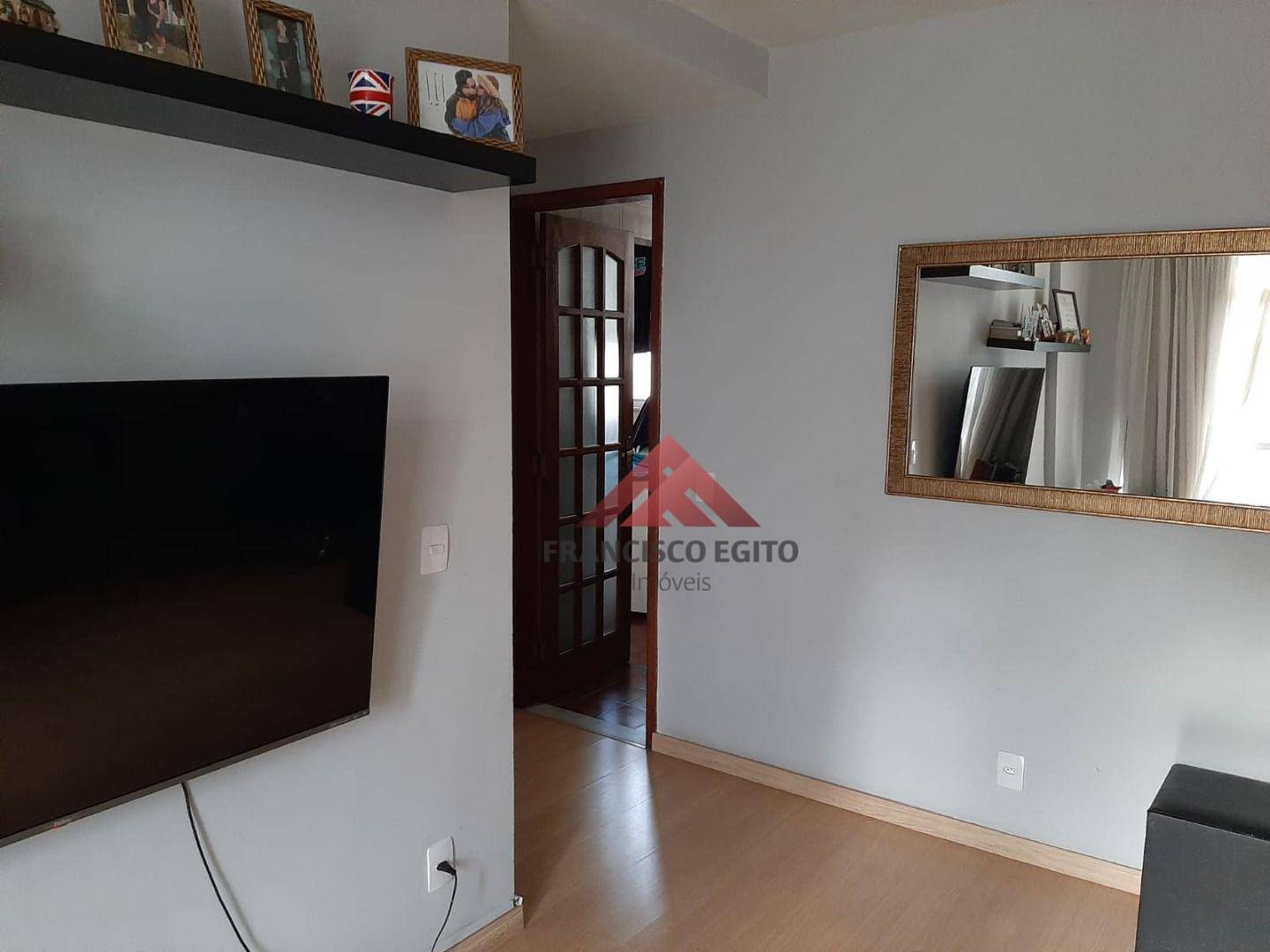 Apartamento à venda com 2 quartos, 62m² - Foto 4