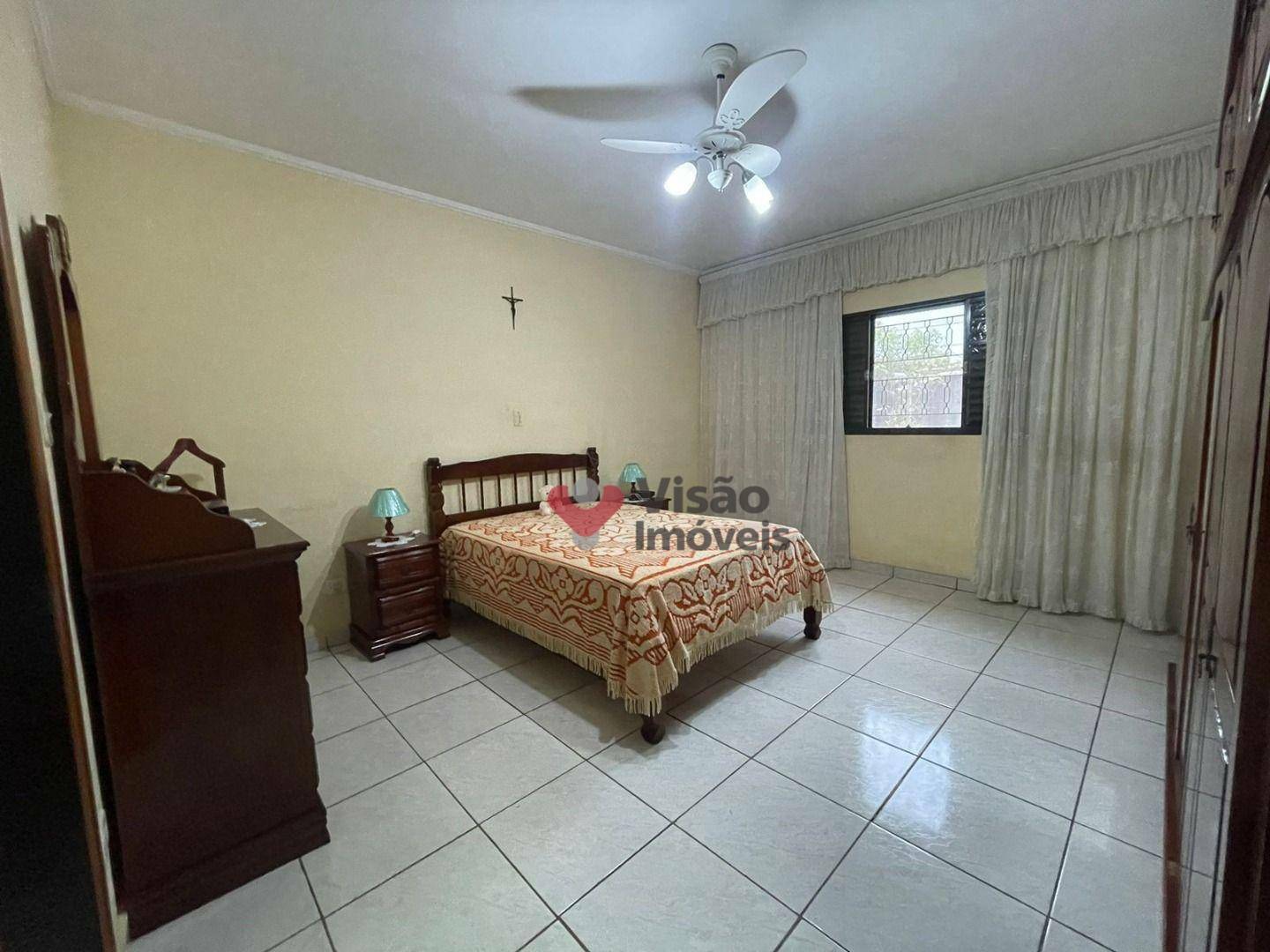 Casa à venda com 3 quartos, 218m² - Foto 13