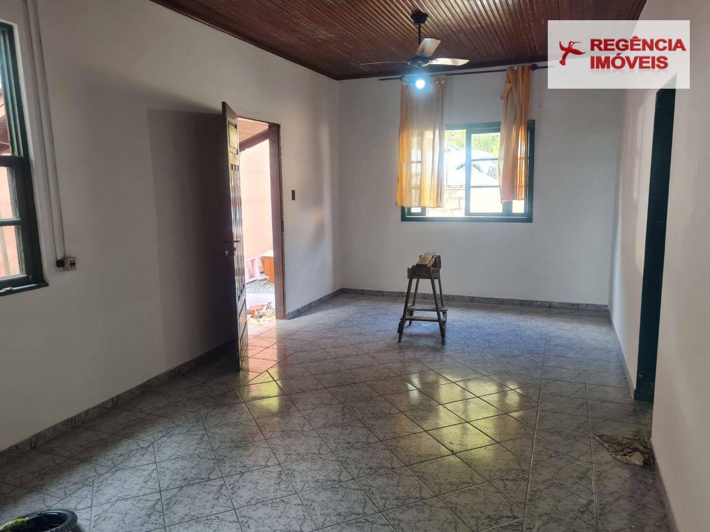 Casa à venda com 4 quartos, 150m² - Foto 4