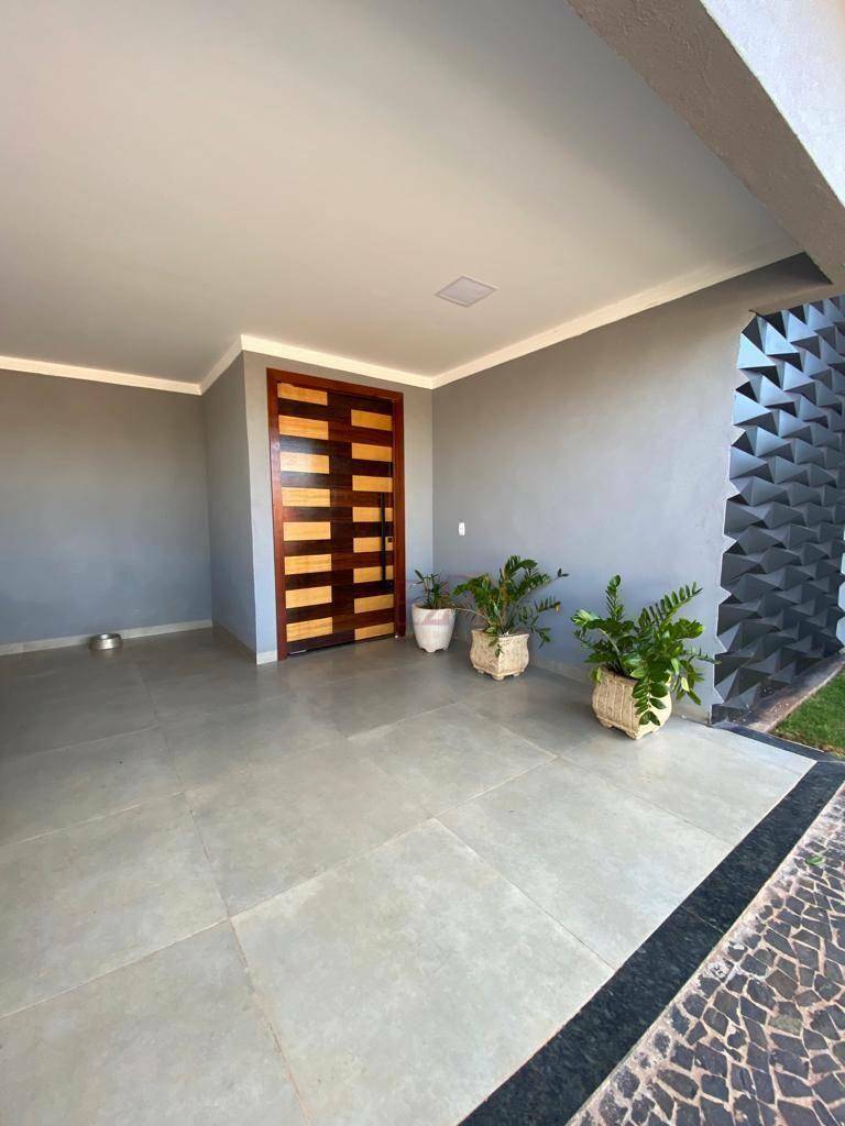 Casa à venda com 3 quartos, 215m² - Foto 1