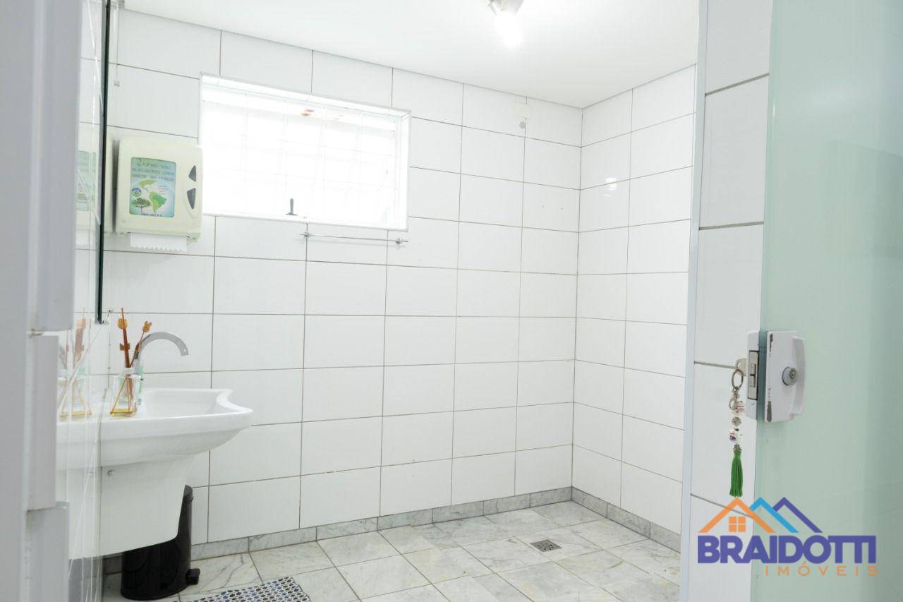 Casa à venda com 5 quartos, 204m² - Foto 9