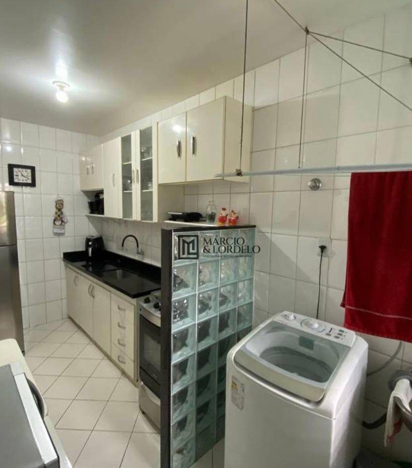 Apartamento à venda com 3 quartos, 74m² - Foto 2