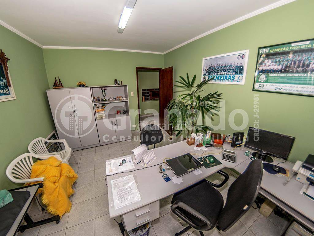 Casa à venda com 2 quartos, 300m² - Foto 4