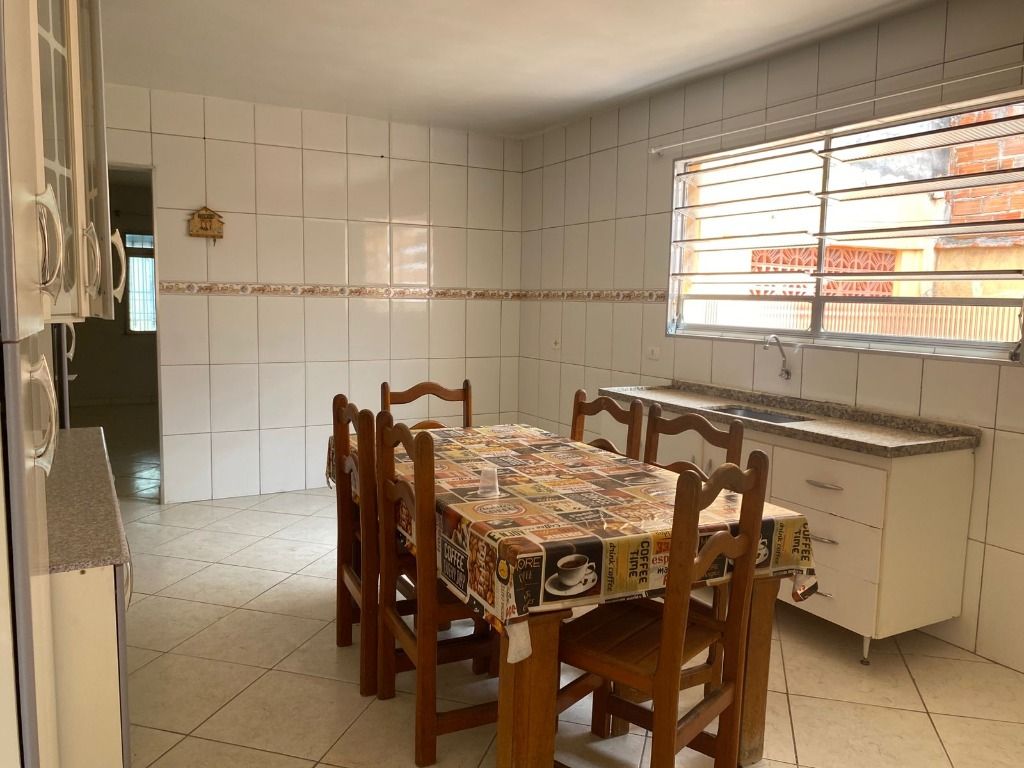 Casa para alugar com 3 quartos, 300m² - Foto 7