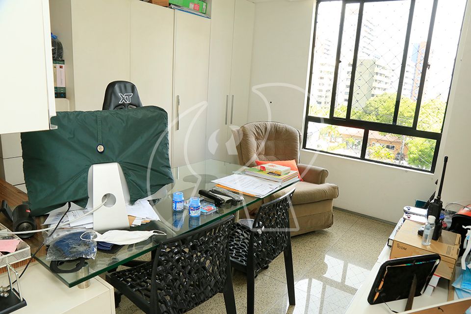 Apartamento à venda com 3 quartos, 253m² - Foto 9