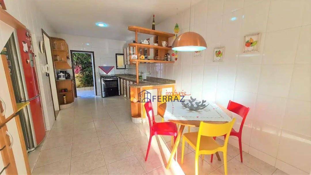 Casa à venda com 5 quartos, 270m² - Foto 14