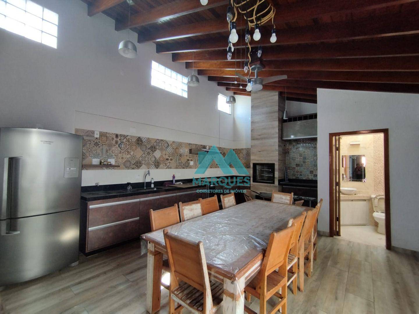 Casa à venda com 3 quartos, 167m² - Foto 1