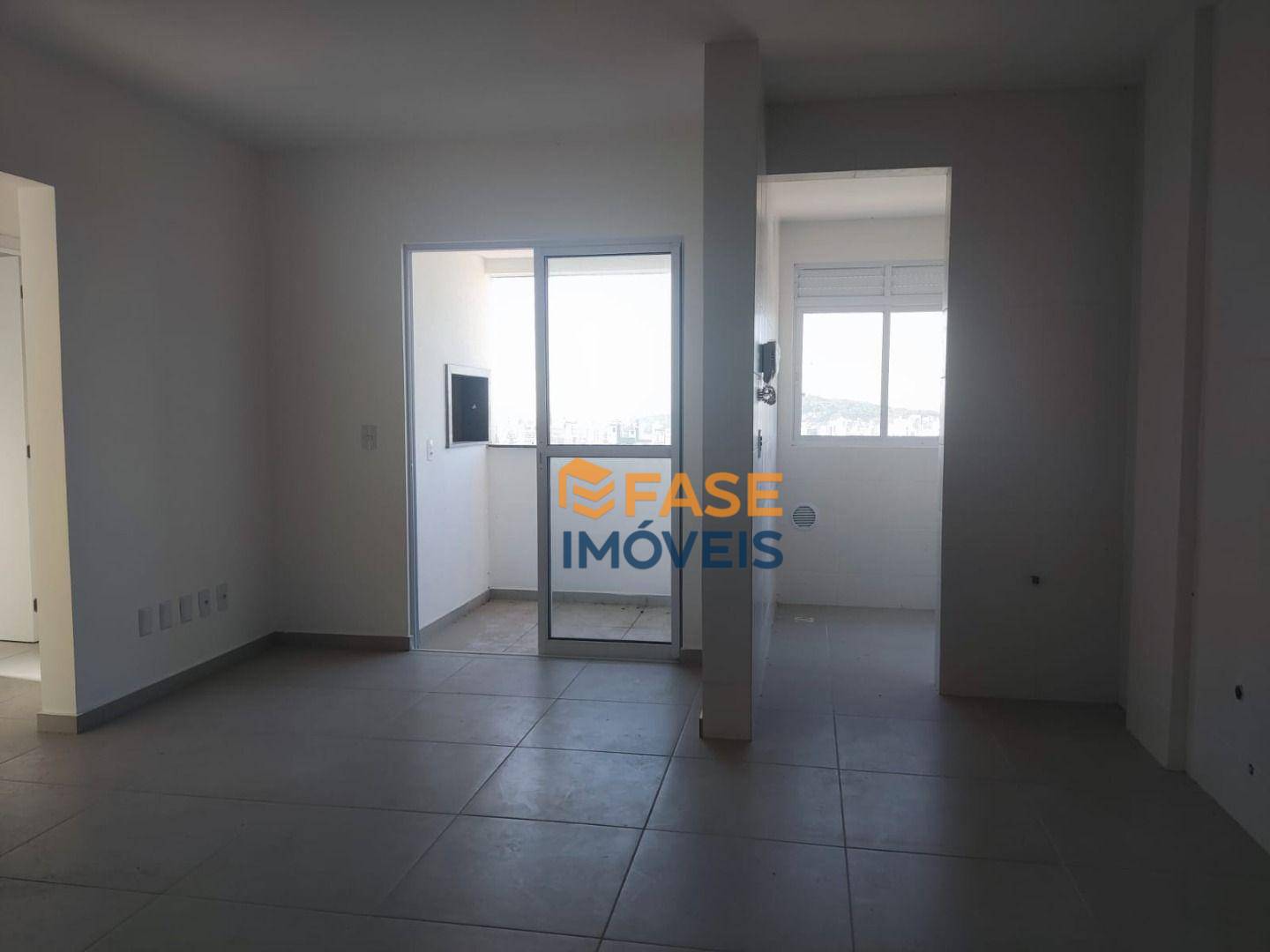 Apartamento à venda com 3 quartos, 74m² - Foto 3