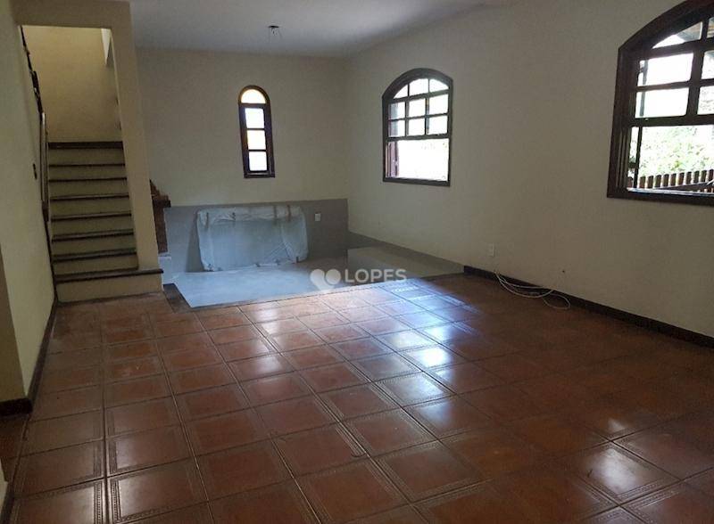 Casa de Condomínio à venda com 5 quartos, 276m² - Foto 3