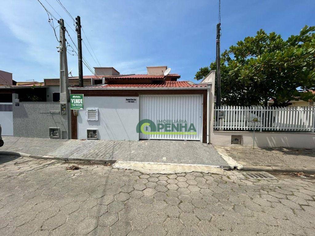 Casa à venda com 2 quartos, 100m² - Foto 1