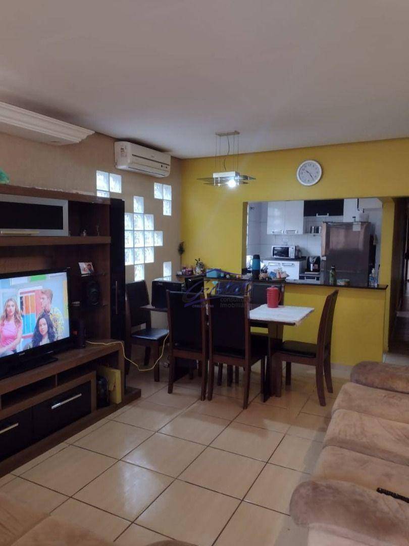 Casa à venda com 4 quartos, 100m² - Foto 1