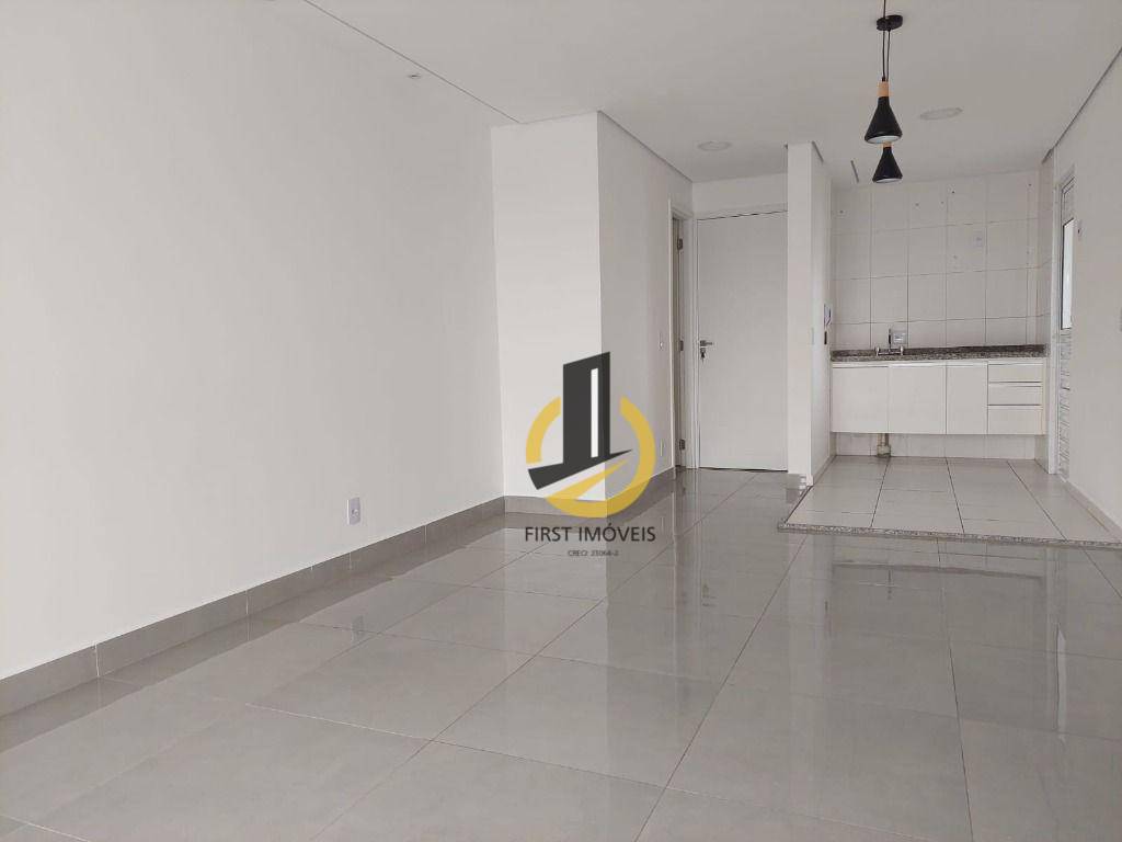 Apartamento à venda com 2 quartos, 67m² - Foto 3