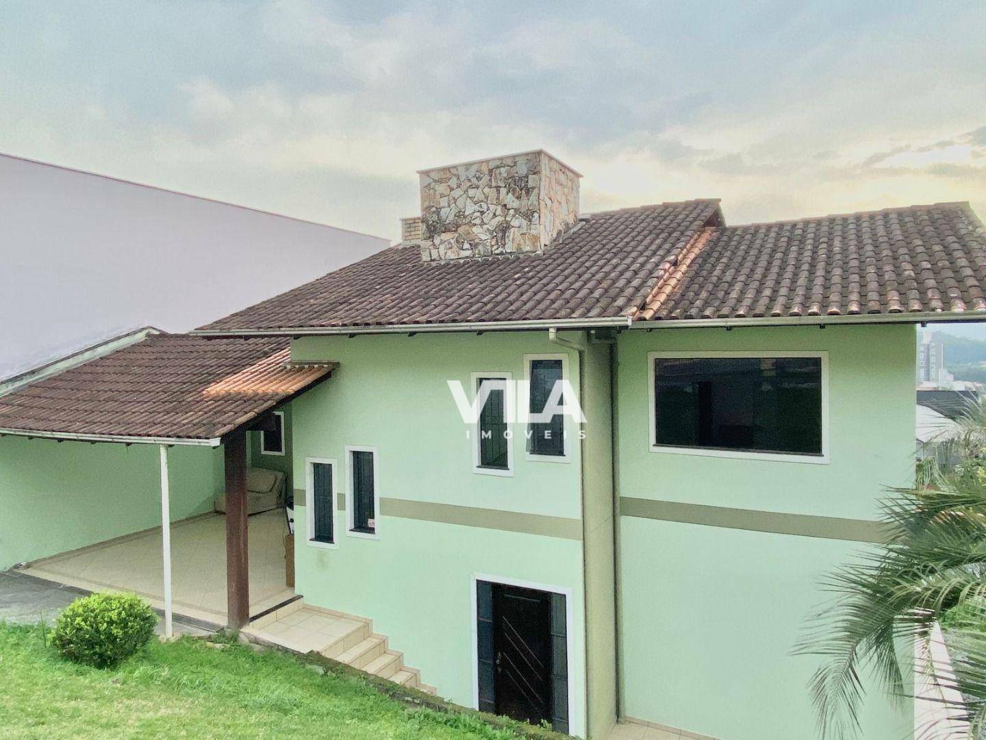 Casa à venda com 3 quartos, 220m² - Foto 2