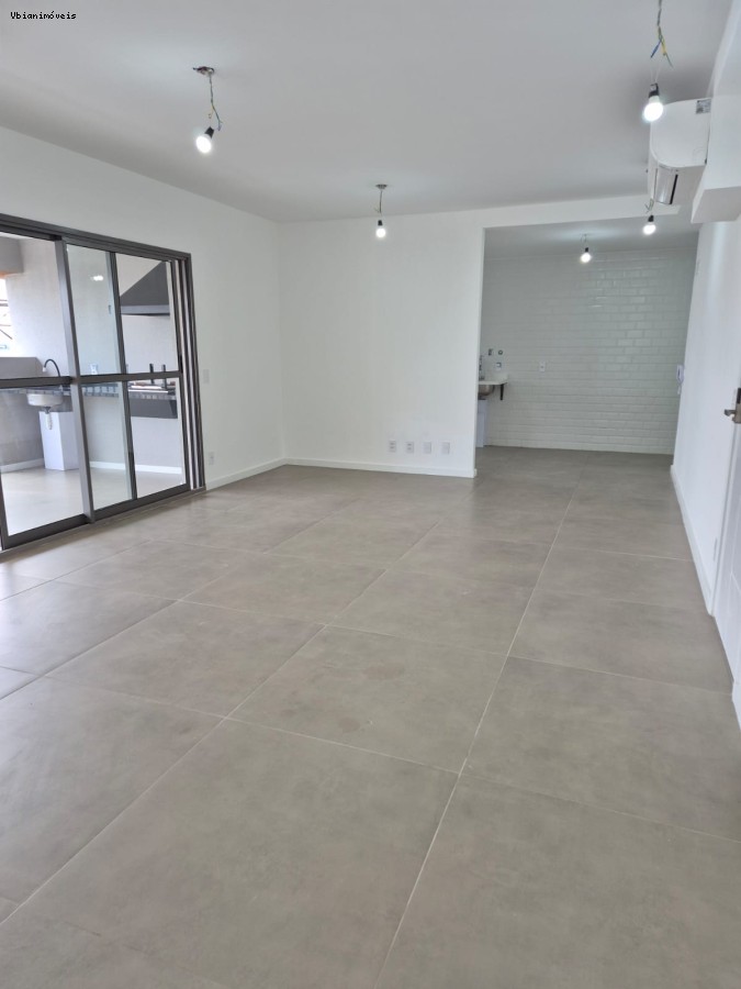 Apartamento à venda com 3 quartos, 139m² - Foto 3