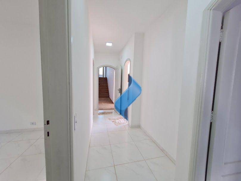 Casa para alugar com 3 quartos, 218m² - Foto 30