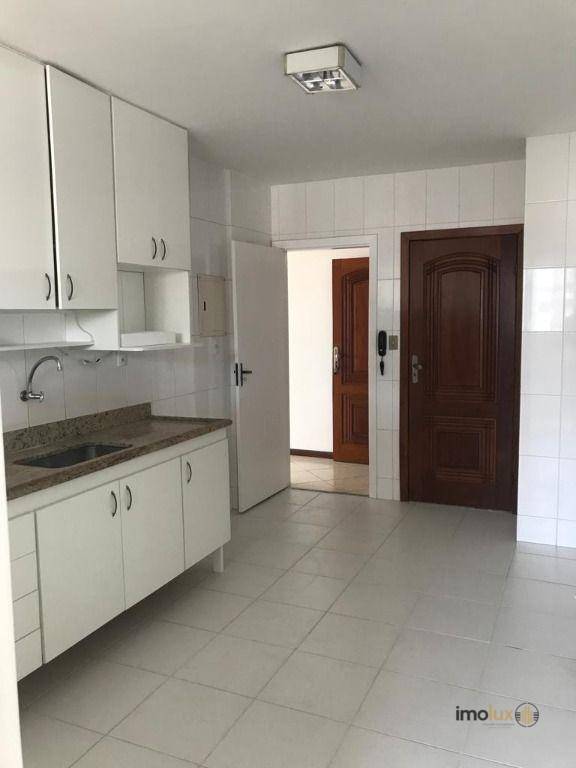 Apartamento à venda com 3 quartos, 136m² - Foto 7