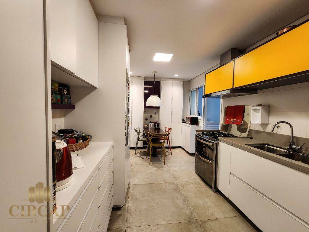 Apartamento à venda com 4 quartos, 226m² - Foto 11