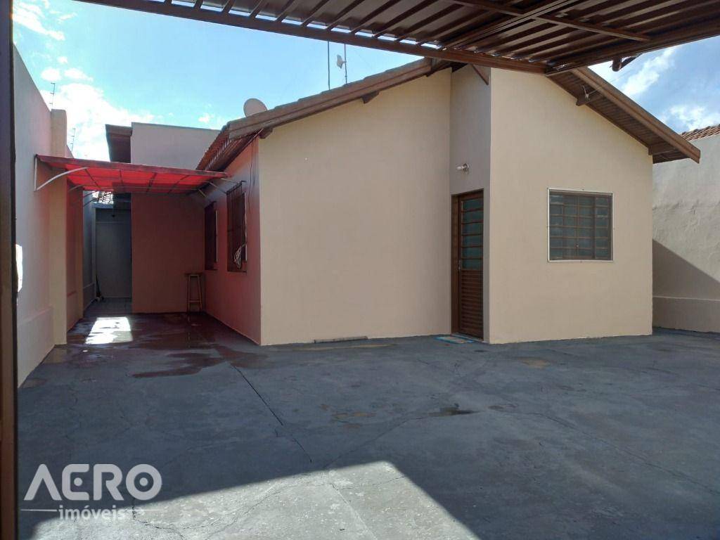 Casa à venda com 3 quartos, 106m² - Foto 2