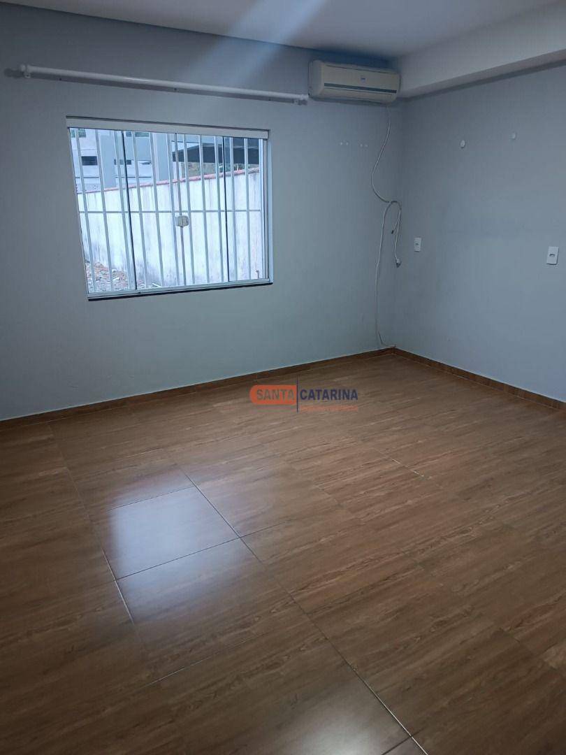 Casa à venda com 2 quartos, 200m² - Foto 7