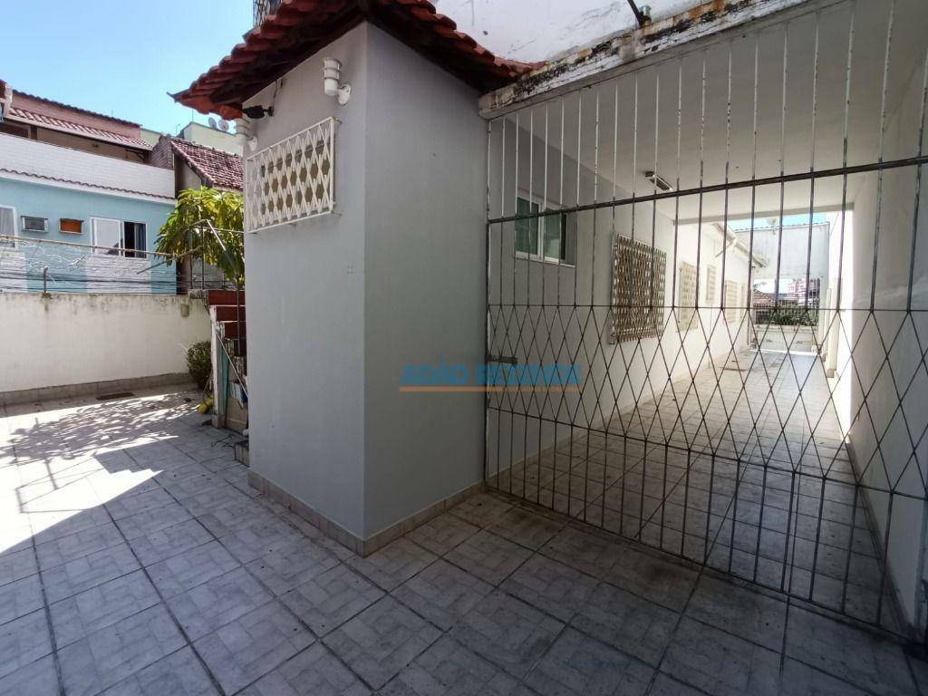 Casa à venda com 4 quartos, 220m² - Foto 20