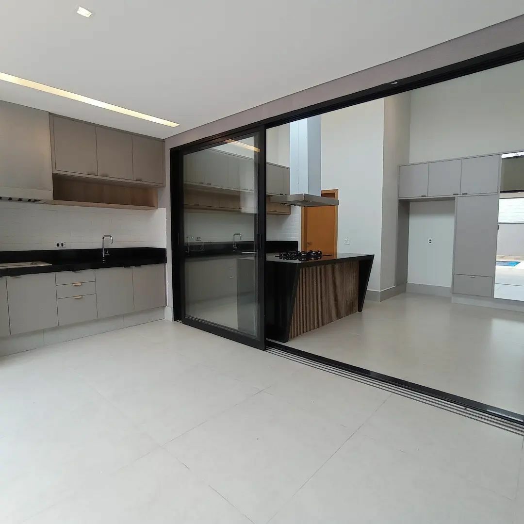 Casa à venda com 3 quartos, 200m² - Foto 15