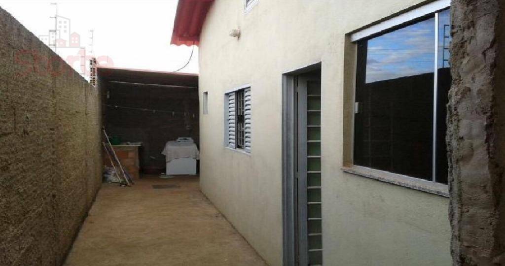 Casa à venda com 2 quartos, 70m² - Foto 2